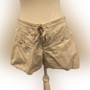 Gap Women’s Lightweight Khaki Shorts Size 2